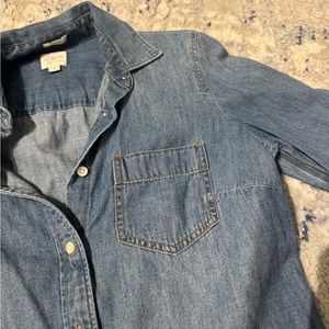 J.Crew Factory Women’s Size XS Medium Wash Chambray Long Sleeve Perfect Shirt